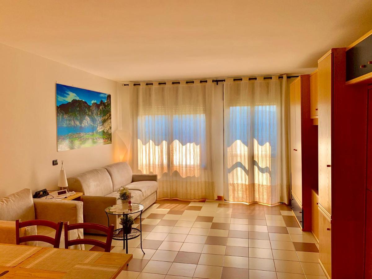 Appartamento Sky&Pool Dom Riva del Garda Esterno foto