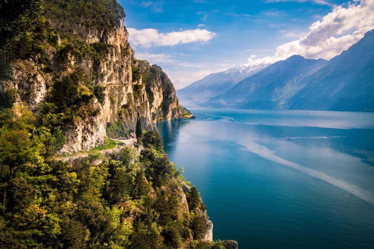 Appartamento Sky&Pool Dom Riva del Garda Esterno foto