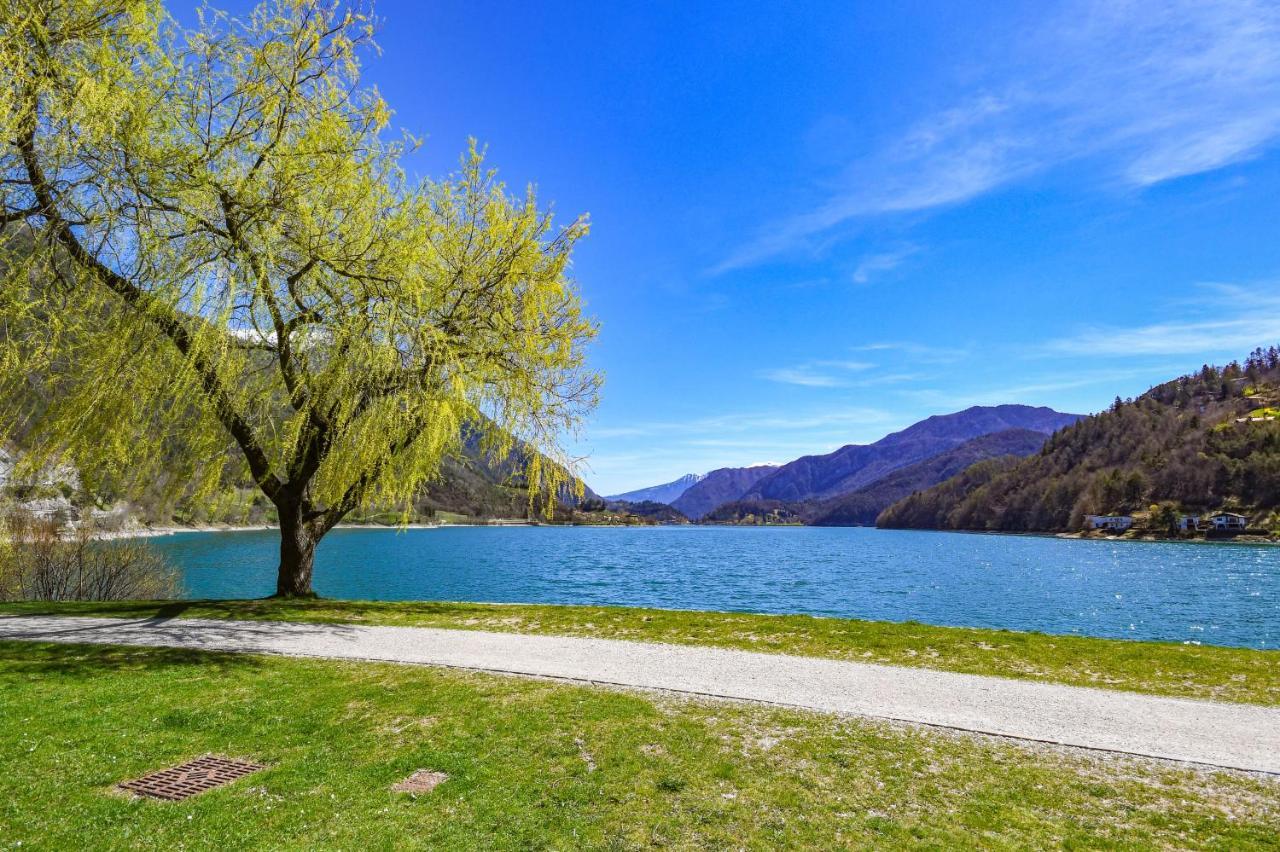 Appartamento Sky&Pool Dom Riva del Garda Esterno foto