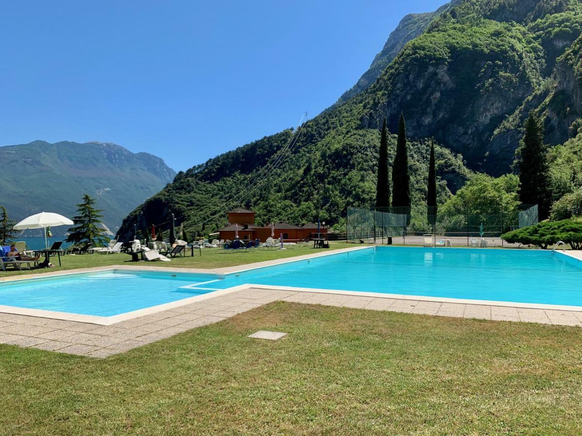 Appartamento Sky&Pool Dom Riva del Garda Esterno foto